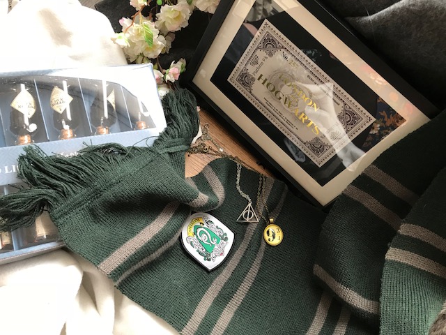 Secret Santa in Wonderland Unboxing