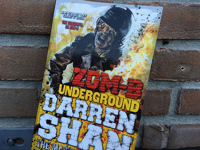 Zom-B Underground (Zom-B #2) – Darren Shan - Zon En Maan